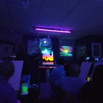 Quinto Piso Gallery - Painting in the dark - Art Classes Near Me - Paterson, New Jersey
