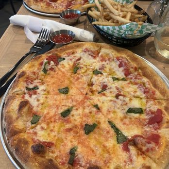 Point Break - Margarita pizza - American Near Me - Hampton, New Hampshire
