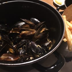 Loch Fyne - Mussels in white wine and chilli sauce
