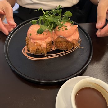 Greenwoods Singel - Eggs royale - Breakfast & Brunch Near Me - Amsterdam, New Hampshire