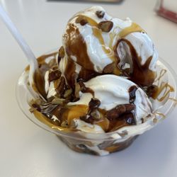 Little Red's Ice Cream - Medium Turtle Sundae