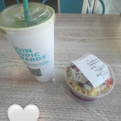 Dragon Fruit Acia Bowl and Avocolada smoothie