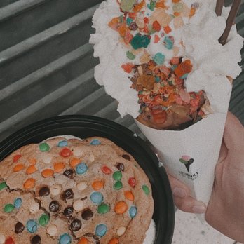 Midtown Creamery - Giant Ice Cream Sandwich Bubble Waffle Ice Cream - Desserts Near Me - Miami, Florida