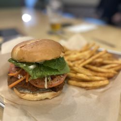 Tavern on Main - Pub Burger