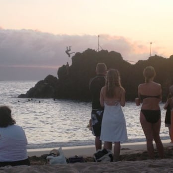 Black Rock Beach - jump! - Beaches Near Me - Lahaina, Hawaii Black Rock Beach - jump! - Beaches Near Me - Lahaina, Hawaii