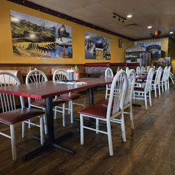 Pho Saigon - Seating area