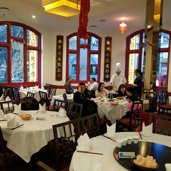 Dahu Peking Duck Restaurant - The Chef carving up the Peking Duck - Chinese Near Me - Melbourne, VIC