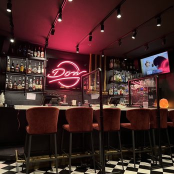 Le Don - a bar with a checkered floor - Vegan Near Me - Quebec City, Quebec Le Don - a bar with a checkered floor - Vegan Near Me - Quebec City, Quebec