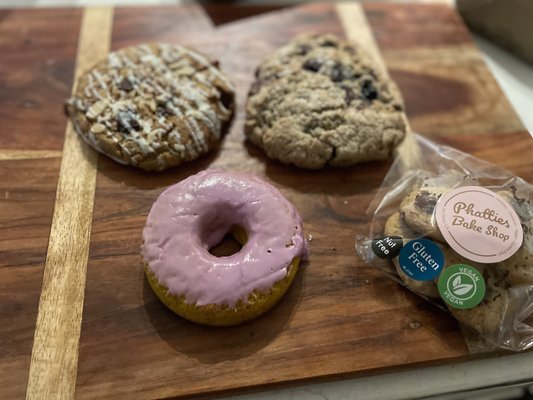 Phatties Bake Shop by null