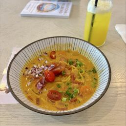 Tantan Curry Noodles w/ fresh pineapple juice