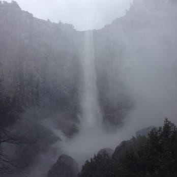 Yosemite Falls - Bridelveil falls - Hiking Near Me - Yosemite, California Yosemite Falls - Bridelveil falls - Hiking Near Me - Yosemite, California