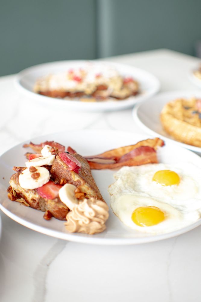 The Easy Egg Breakfast & Lunch