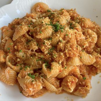 Carina Sorella - Conchiglie w/Crab, Red Sauce & Calabrian Chili - Italian Near Me - Bryn Mawr, Pennsylvania Carina Sorella - Conchiglie w/Crab, Red Sauce & Calabrian Chili - Italian Near Me - Bryn Mawr, Pennsylvania