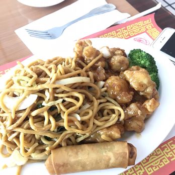 Chef Bo - Chowmein with general chicken - Chinese Near Me - Sacramento, California