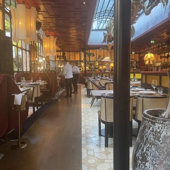 JNčQUOI - Another part of seating area - Asian Fusion Near Me - Lisbon, 11