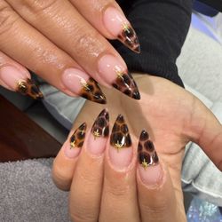 Demure Nails & Spa