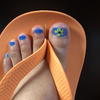 Dreams Nails & Spa - My 5 year old niece could have done better - Nail Salons Near Me - Camarillo, California