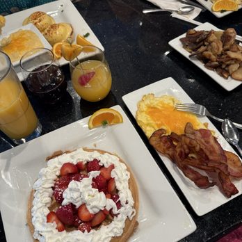 Keke's Breakfast Cafe - Classic Belgian Waffle, bacon and eggs, Bellini grits, sangria, Eggs Benedict, Home Fries - Breakfast & Brunch Near Me - Palm Harbor, Florida