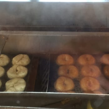 Daily Dozen Doughnut - Bakeries Near Me - Seattle, Washington