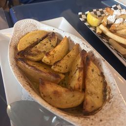 Lemon wedge potatoes  Patates Lemonates