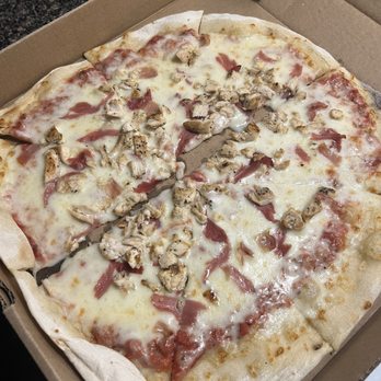 Razzo - Prosciutto and chicken (+$4 toppings), at least the chicken looked seasoned. Flavor was actually decent here, but crust breaks the pizza - Italian Near Me - Norfolk, Virginia