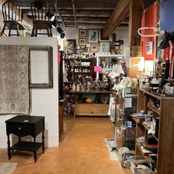 Cricket's Antique & Garden Market - Beautiful displays