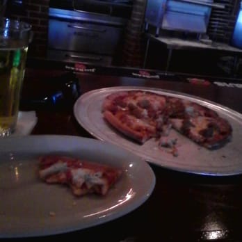 Pipeline Grill - My lunch pizza they make the best - Pizza Near Me - Baytown, Texas