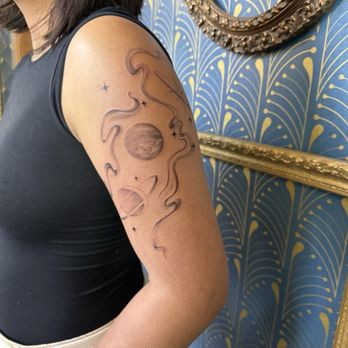 Queen Bee Tattoo & Salon - Hair Salons Near Me - Springfield, Oregon
