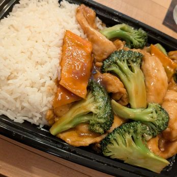 Winli Asian Restaurant - Chicken with broccoli combination - Asian Fusion Near Me - Parkville, Maryland Winli Asian Restaurant - Chicken with broccoli combination - Asian Fusion Near Me - Parkville, Maryland