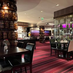 Killarney Towers Hotel - Dining area of the hotel