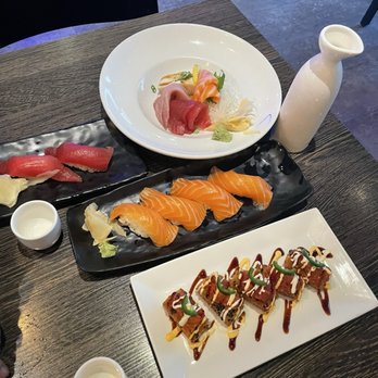 Sushiholic Arcadia - salmon and tuna - Sushi Bars Near Me - Phoenix, Arizona