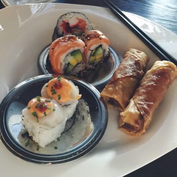 Lille Asia Majorstua - Variations of maki rolls and burnt spring rolls (or they just really need to change the oil the fry in) - Asian Fusion Near Me - Oslo, 03 Lille Asia Majorstua - Variations of maki rolls and burnt spring rolls (or they just really need to change the oil the fry in) - Asian Fusion Near Me - Oslo, 03