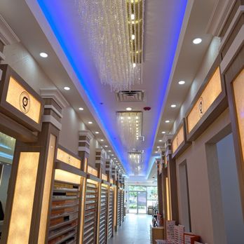 Gloss Nail Bar Geneva Commons - There is crystal everywhere. Crystal chandeliers. They're so tasteful and gorgeous. There's a large private hall with restrooms. - Nail Salons Near Me - Geneva, Illinois