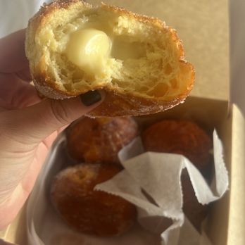 Leonard's Bakery - Malasadas - Bakeries Near Me - Honolulu, Hawaii