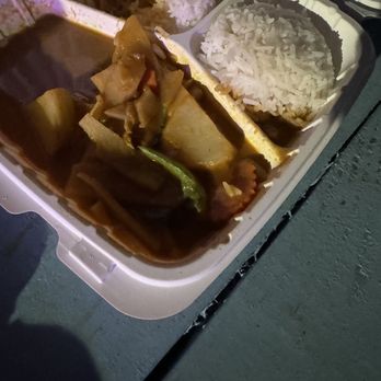Thai Street Food - Yellow curry. Delicious! - Thai Near Me - Lihue, Hawaii Thai Street Food - Yellow curry. Delicious! - Thai Near Me - Lihue, Hawaii