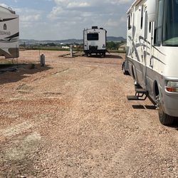 All Seasons RV Park - Annoying rock. Just leave the dirt!