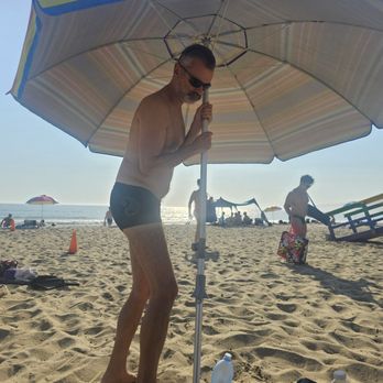 Ginger Rogers Beach - Umbrella adjustment - Beaches Near Me - Santa Monica, California