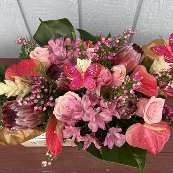 Country Heart Flowers - Beautiful flowers for my friend's 75th birthday, island style Thanks Sharon, for another spectacular piece - Florists Near Me - Kaneohe, Hawaii