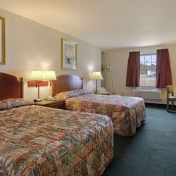 Howard Johnson by Wyndham Williamstown - Standard Two Double Bed Room