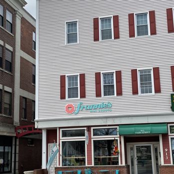 Frannie’s Mini Donuts - the outside of the building - Donuts Near Me - Sanford, Maine