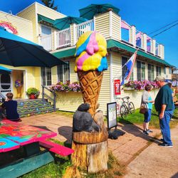 Grampa Tony's - Look for the giant ice cream cone