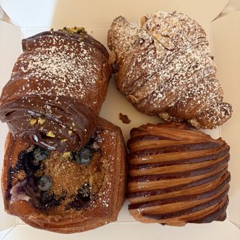 The Butter Milk Ranch - Cannoli, almond, chocolate, & blueberry croissants to bring home! - Breakfast & Brunch Near Me - Nashville, Tennessee