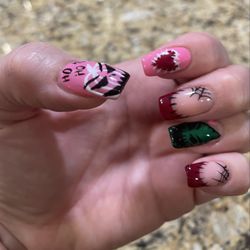 Nails Place - Halloween nails that will also look cute for Christmas!