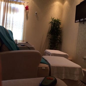Mozi Foot Spa - These chairs are so soft and they recline!! - Massage Near Me - Cambridge, Massachusetts Mozi Foot Spa - These chairs are so soft and they recline!! - Massage Near Me - Cambridge, Massachusetts