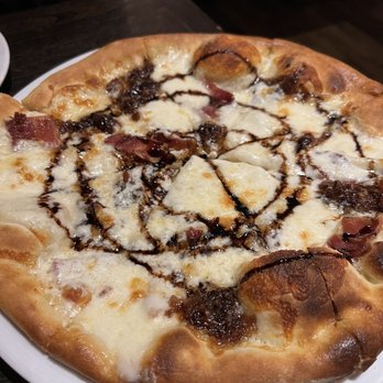 La Cosecha Bar + Restaurant - Pizza Bianco - Spanish Near Me - Paso Robles, California