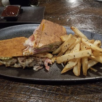 Genna Benna's - Cuban - Burgers Near Me - Brandon, Mississippi