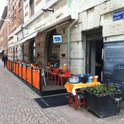 Sandberg Månsson - Sharing outdoor seating with next door nighttime restaurant