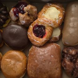 Henry's Donuts
