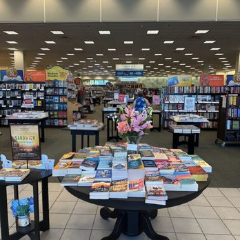Barnes & Noble - Bookstores Near Me - Canton, Connecticut