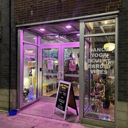 Free Mvmt Shop - Entrance